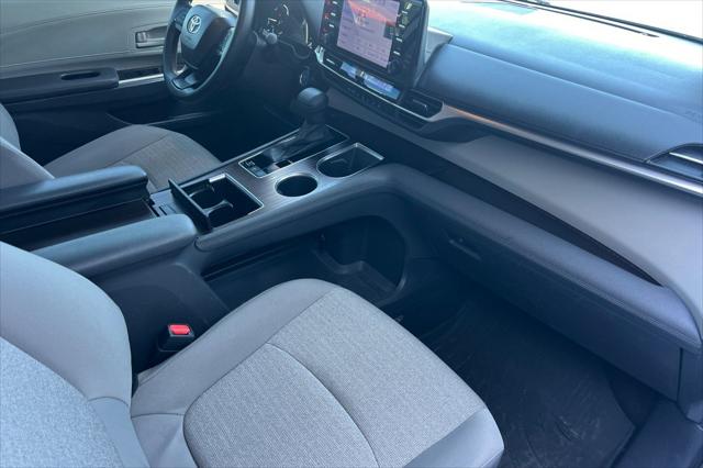 2024 Toyota Sienna LE