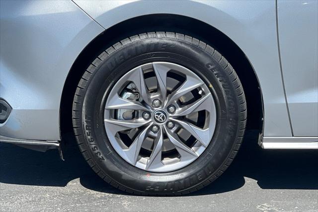 2024 Toyota Sienna LE