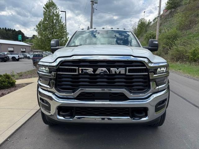 2026 RAM Ram 5500 Chassis Cab RAM 5500 TRADESMAN CHASSIS CREW CAB 4X4 60 CA