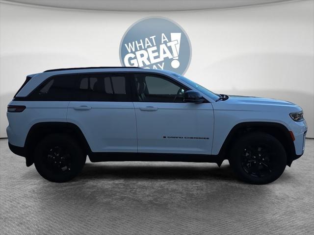 2026 Jeep Grand Cherokee GRAND CHEROKEE LAREDO ALTITUDE 4X4