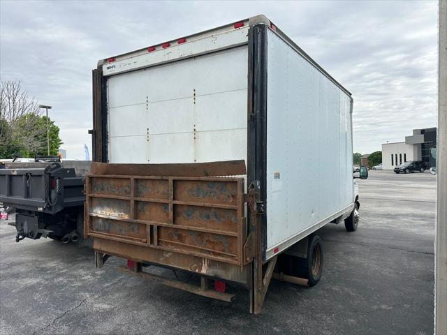 2003 Ford E-350 Cutaway Standard