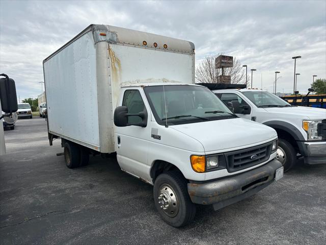 2003 Ford E-350 Cutaway Standard
