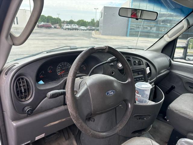 2003 Ford E-350 Cutaway Standard