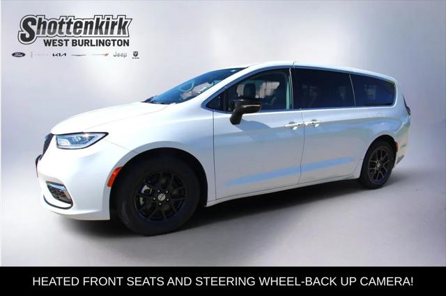 2024 Chrysler Pacifica Touring L for sale in West Burlington, IA