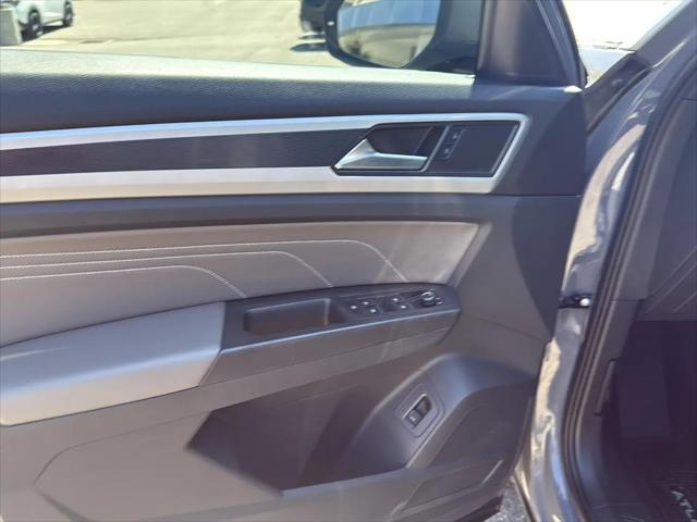 2022 Volkswagen Atlas Cross Sport 2.0T SEL R-Line