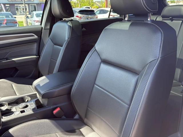 2022 Volkswagen Atlas Cross Sport 2.0T SEL R-Line