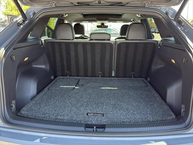 2022 Volkswagen Atlas Cross Sport 2.0T SEL R-Line