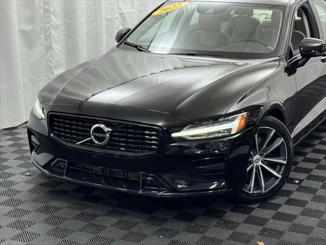 2022 Volvo S60 B5 Momentum