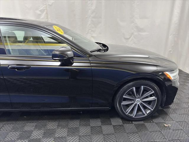 2022 Volvo S60 B5 Momentum