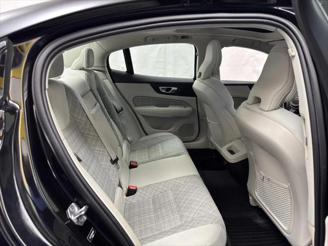 2022 Volvo S60 B5 Momentum