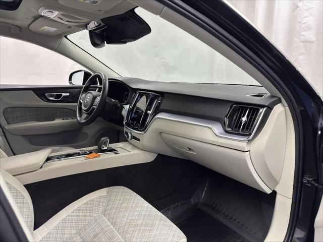 2022 Volvo S60 B5 Momentum