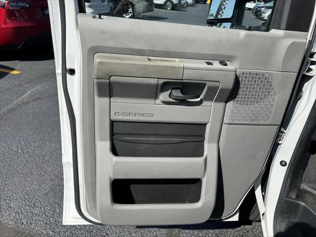 2022 Ford E-350 Cutaway Base