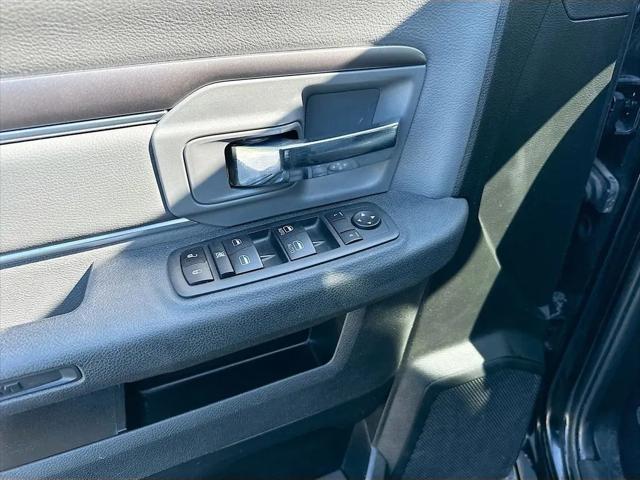 2023 Ram 1500 Classic SLT Crew Cab 4x4 5'7" Box