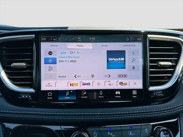 2026 Chrysler Pacifica Select