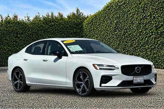 2024 Volvo S60 B5 Plus Dark Theme