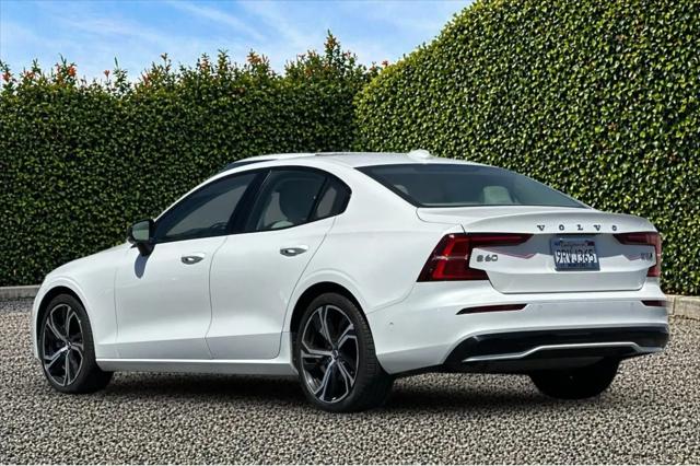 2024 Volvo S60 B5 Plus Dark Theme