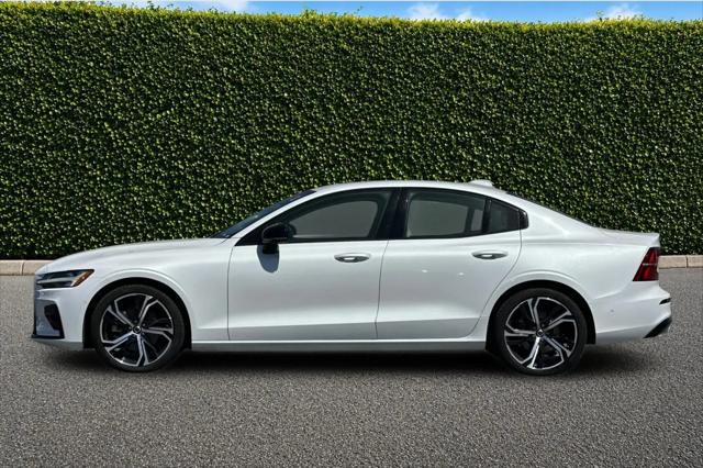 2024 Volvo S60 B5 Plus Dark Theme