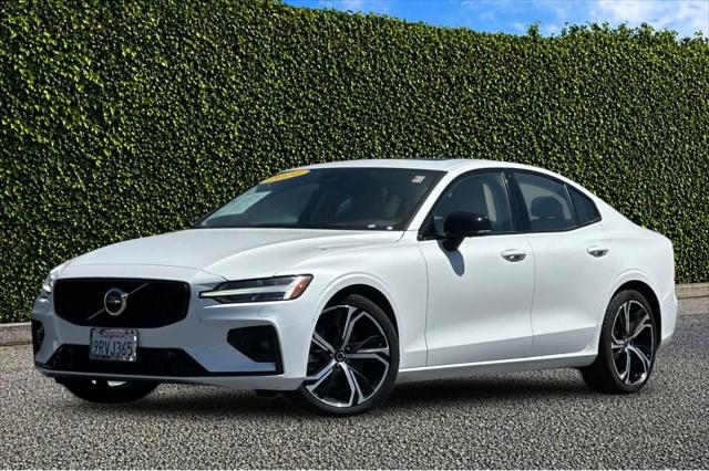 2024 Volvo S60 B5 Plus Dark Theme