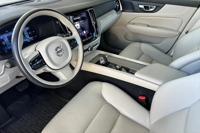 2024 Volvo S60 B5 Plus Dark Theme