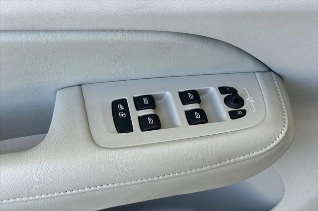 2024 Volvo S60 B5 Plus Dark Theme