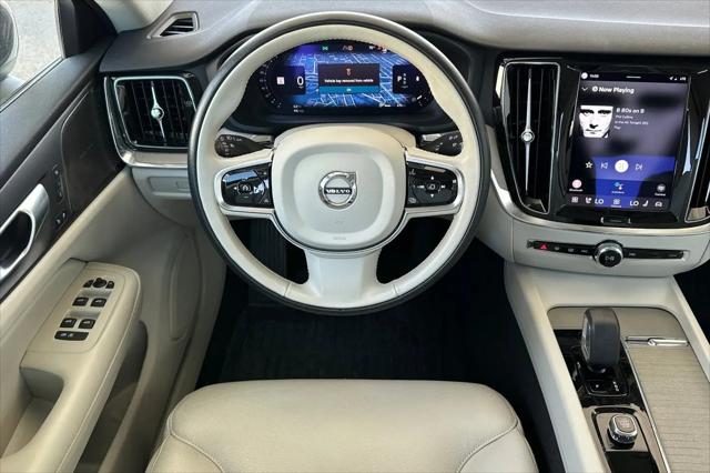 2024 Volvo S60 B5 Plus Dark Theme