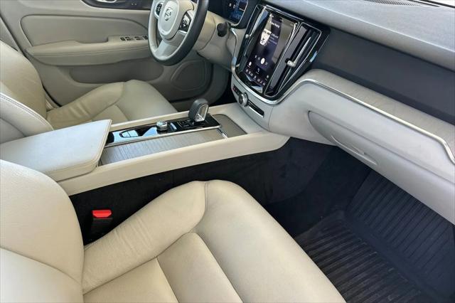 2024 Volvo S60 B5 Plus Dark Theme