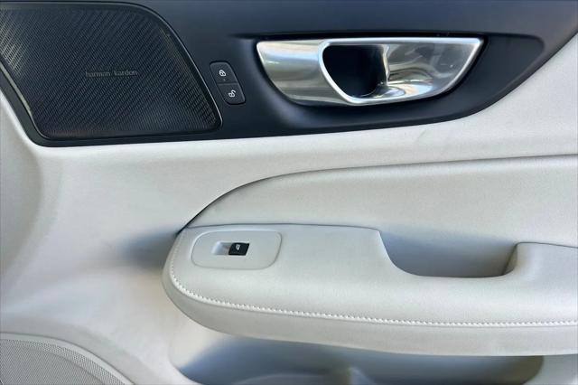 2024 Volvo S60 B5 Plus Dark Theme