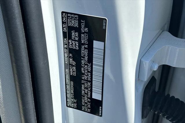 2024 Volvo S60 B5 Plus Dark Theme