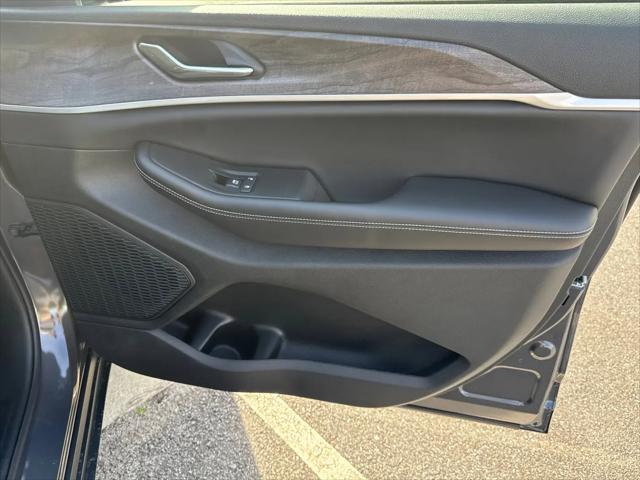 2026 Jeep Grand Cherokee Altitude 4x2