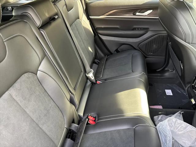 2026 Jeep Grand Cherokee Altitude 4x2