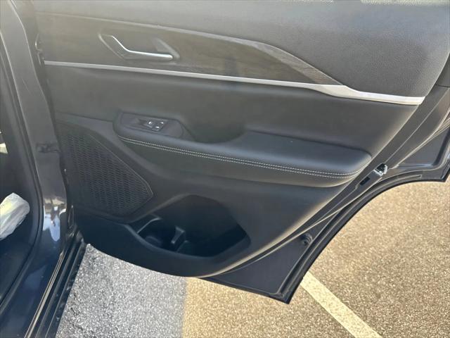 2026 Jeep Grand Cherokee Altitude 4x2