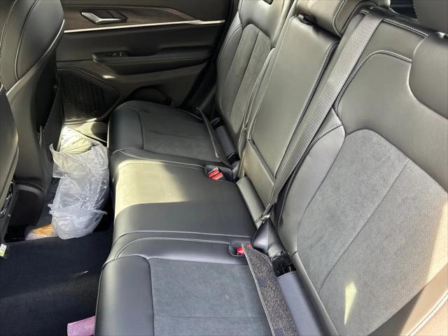 2026 Jeep Grand Cherokee Altitude 4x2
