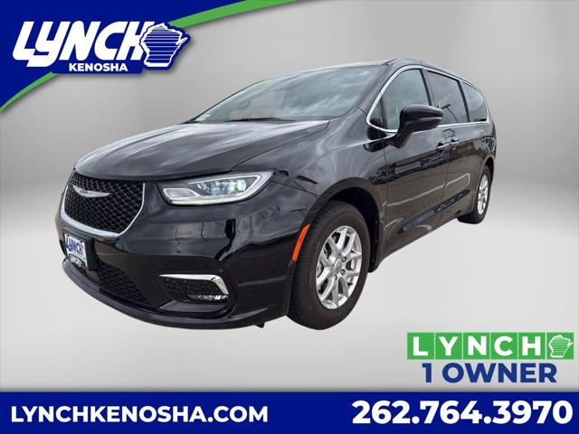 2025 Chrysler Pacifica Select for sale in Mukwonago, WI