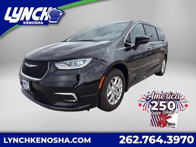 2025 Chrysler Pacifica Select for sale in Mukwonago, WI