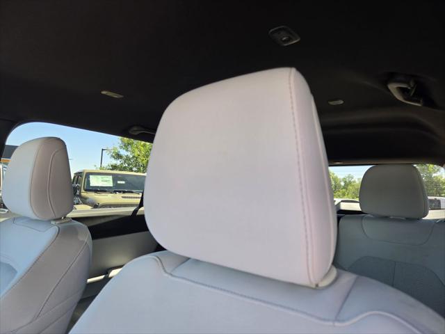 2026 Jeep Cherokee Laredo 4x4