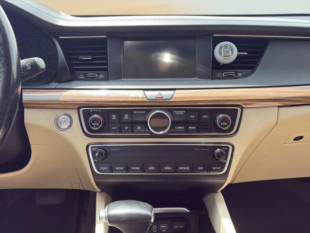 2017 Kia Cadenza Premium