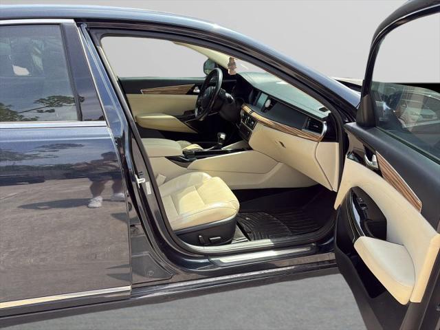 2017 Kia Cadenza Premium