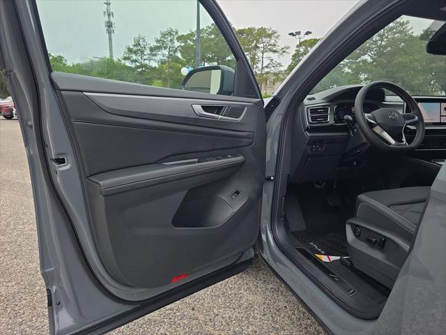 2026 Volkswagen Atlas Cross Sport SE with Technology