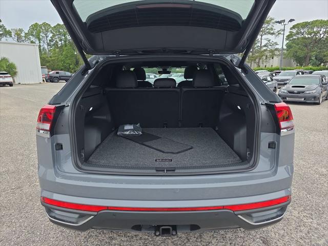 2026 Volkswagen Atlas Cross Sport SE with Technology