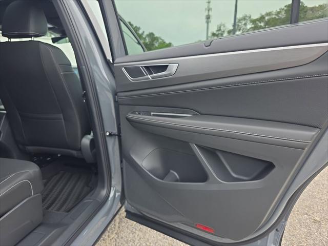 2026 Volkswagen Atlas Cross Sport SE with Technology