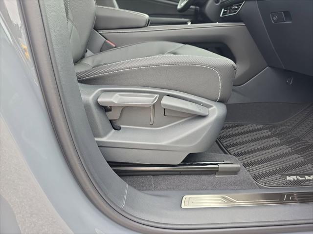 2026 Volkswagen Atlas Cross Sport SE with Technology