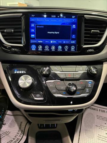 2017 Chrysler Pacifica Touring-L