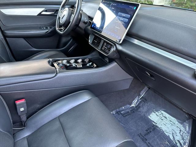 2023 INFINITI VF 8 Plus