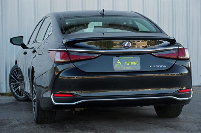 2022 Lexus ES 300h ES 300h w/ Premium Package