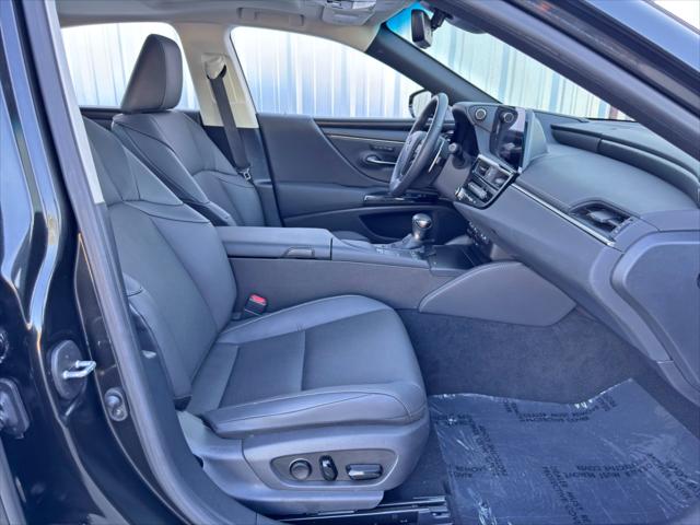 2022 Lexus ES 300h ES 300h w/ Premium Package