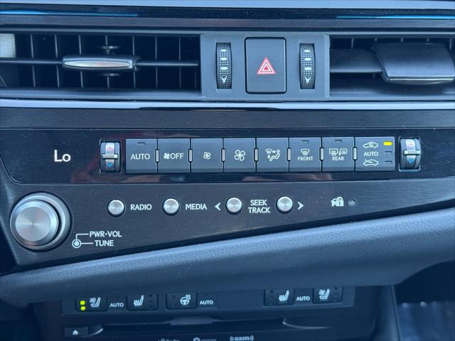 2022 Lexus ES 300h ES 300h w/ Premium Package