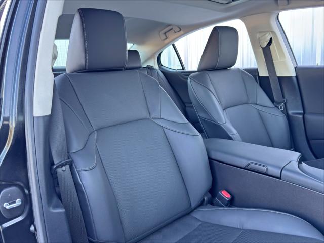 2022 Lexus ES 300h ES 300h w/ Premium Package