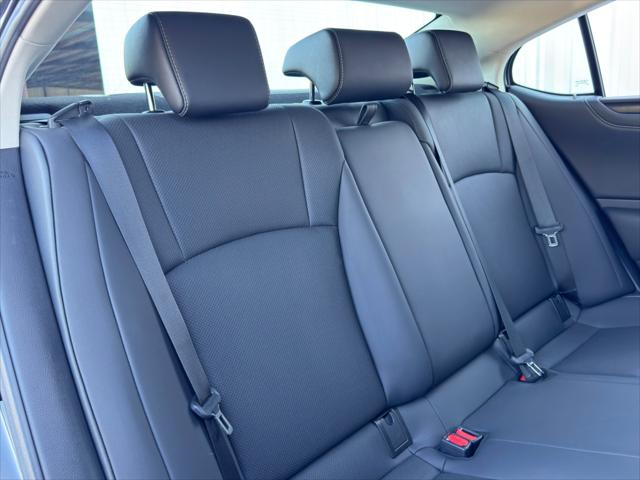 2022 Lexus ES 300h ES 300h w/ Premium Package