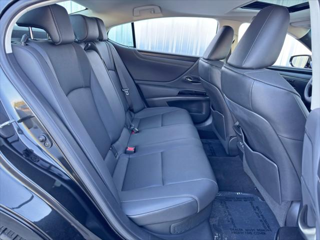 2022 Lexus ES 300h ES 300h w/ Premium Package