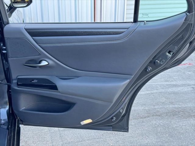 2022 Lexus ES 300h ES 300h w/ Premium Package